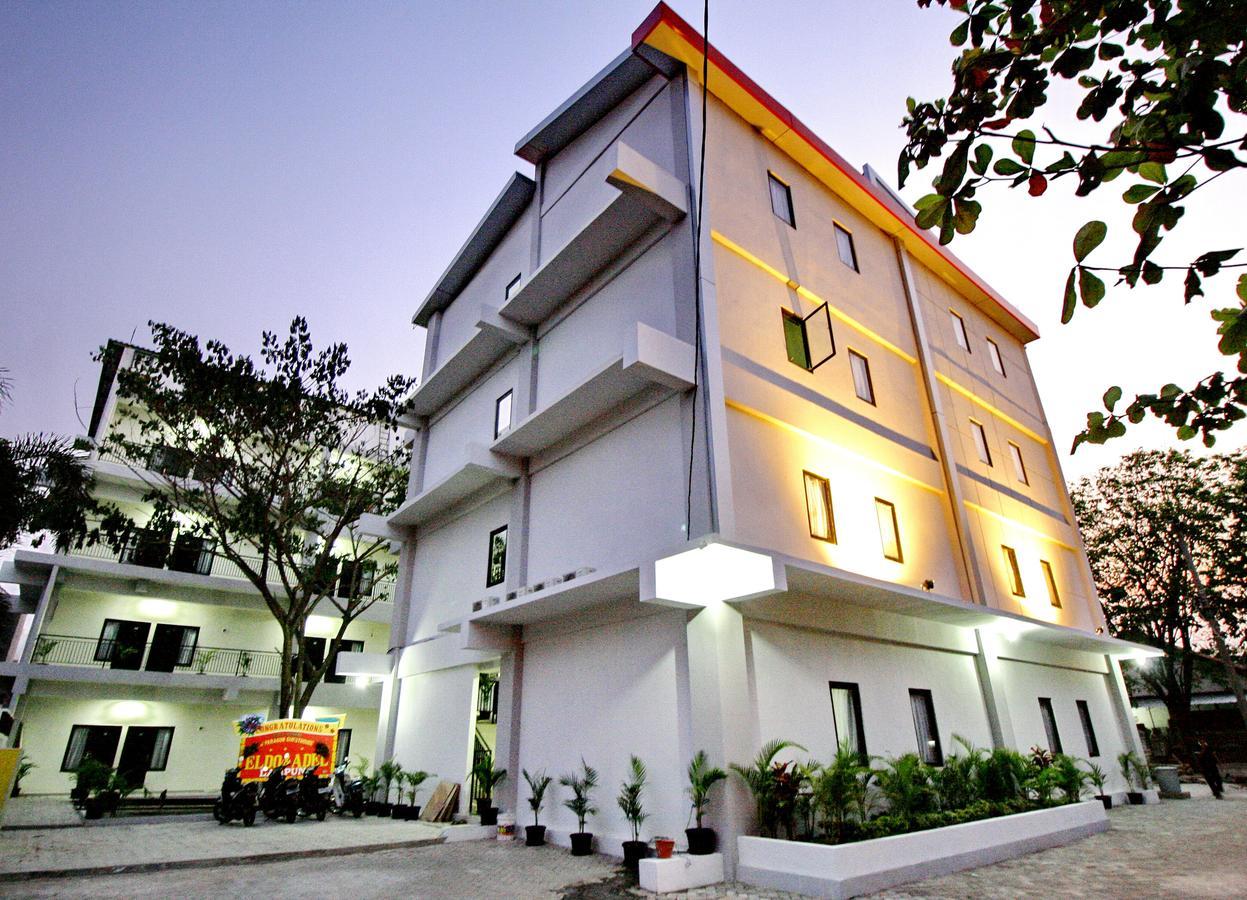 Dparagon Medokan Ayu Hotel Surabaya Bagian luar foto